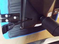 Bürostuhl für Übergewichtige - Ansicht der Sitzplatte von unten mit robuster Verarbeitung